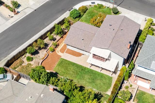 6561 Skyfarm Drive, San Jose CA: https://media.crmls.org/mediaz/37cb7a60-06e2-4dc5-a4f7-80d11b6f94f3.jpg