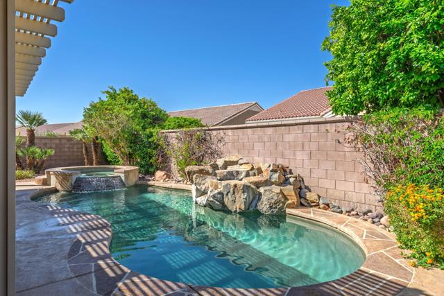 36411 Tallowood Drive, Palm Desert CA: https://media.crmls.org/mediaz/37cba457-055b-4363-9853-00db2c4c9663.jpg