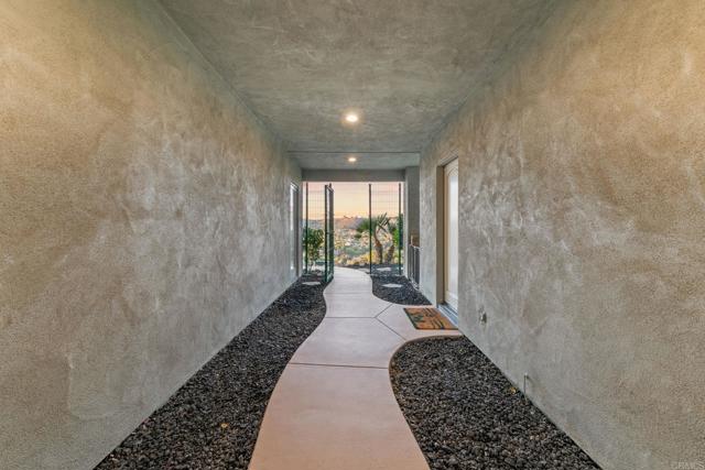 30330 Via Maria Elena, Bonsall CA: https://media.crmls.org/mediaz/37cc0517-9807-4c5e-b207-84e636a09b5d.jpg