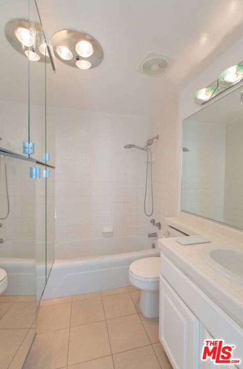 2800 Neilson Way, Santa Monica CA: https://media.crmls.org/mediaz/37cc16fe-1a99-4abf-894f-4dd6a857bd14.jpg