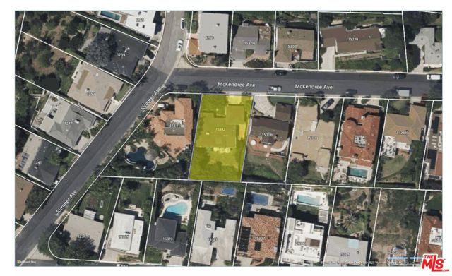 15312 Mc Kendree Avenue, Pacific Palisades CA: https://media.crmls.org/mediaz/37cc5162-3fed-49fe-b89e-6d16e881153d.jpg