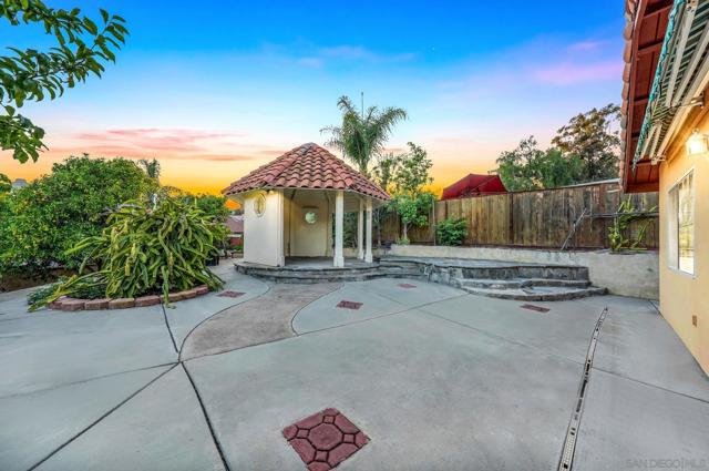 9197 Buckwheat St, San Diego CA: https://media.crmls.org/mediaz/37cca572-83de-4e31-b67a-e46c780b6e19.jpg