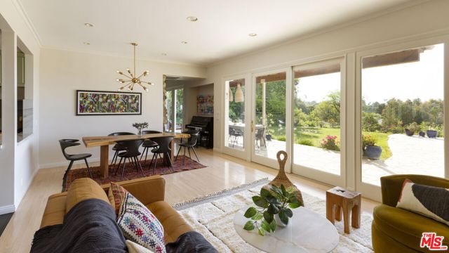 16303 Mandalay Drive, Encino CA: https://media.crmls.org/mediaz/37ccb03d-79ef-44b9-9808-3c5a1c4d84eb.jpg