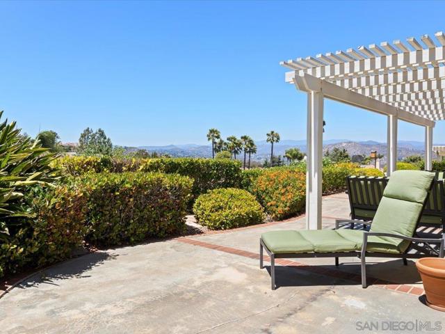13338 Corte De Chucena, San Diego CA: https://media.crmls.org/mediaz/37cceb6c-39b7-48b1-aa08-5ee978975492.jpg
