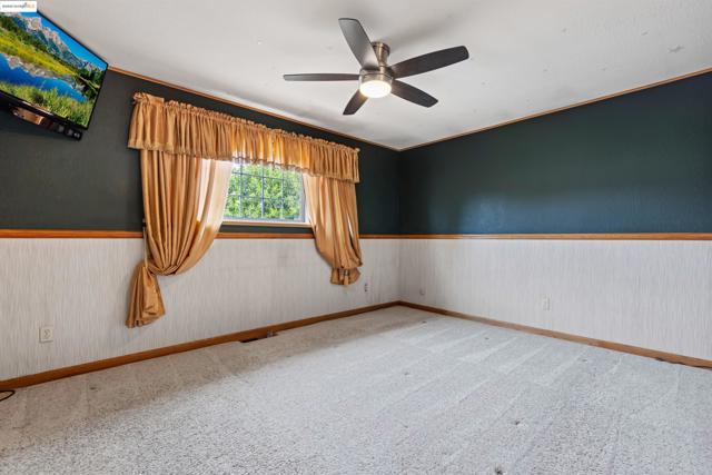 PRIMARY W/ WAINSCOATING