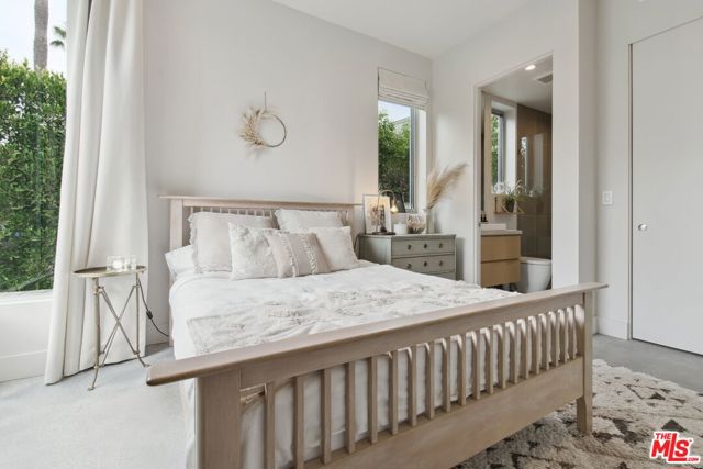 1310 Preston Way, Venice CA: https://media.crmls.org/mediaz/37cd9b94-c93f-4a40-8dc0-e67594a95af9.jpg