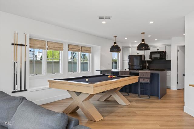 3256 Ocean Drive, Oxnard CA: https://media.crmls.org/mediaz/37cdc2c4-bc91-4d0f-8a5f-73a160909155.jpg