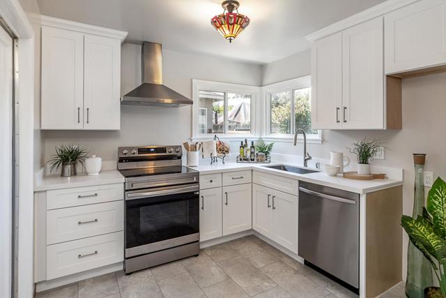 1327 Madera Avenue, Menlo Park CA: https://media.crmls.org/mediaz/37ce3351-39fb-495c-83e3-52ea6c94d87f.jpg