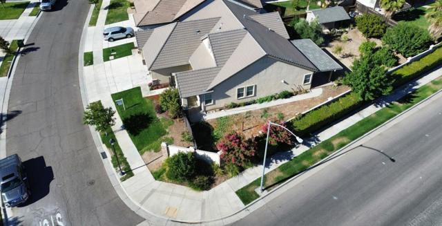 1703 Cobblefield Lane, Los Banos CA: https://media.crmls.org/mediaz/37ce34d8-01ac-46f3-8d3d-3b2dd105a995.jpg