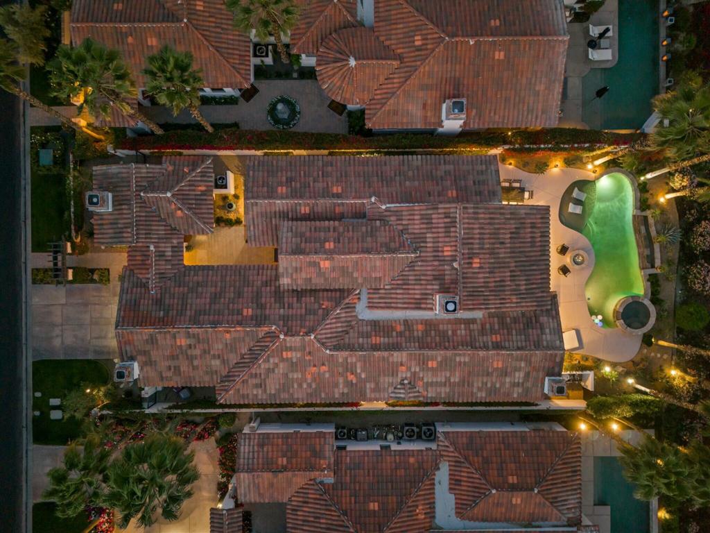 https://media.crmls.org/mediaz/37cede51-eb54-4526-bab7-6647fe27bf2f.jpg?preset=X-Large