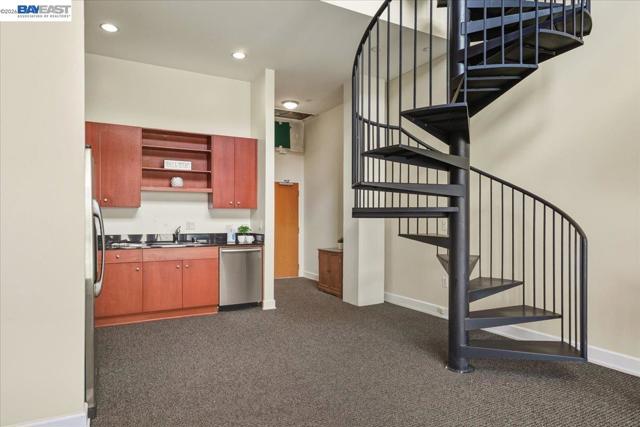 809 Clay St, Oakland CA: https://media.crmls.org/mediaz/37ceea22-2e6e-4157-bada-1beb707eb712.jpg