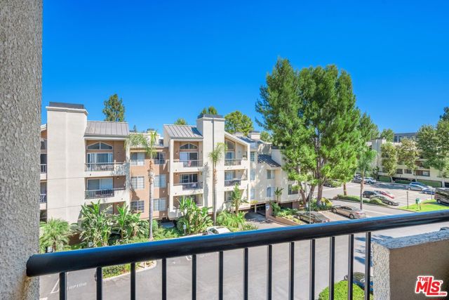 5565 Canoga Avenue, 301 photo 6