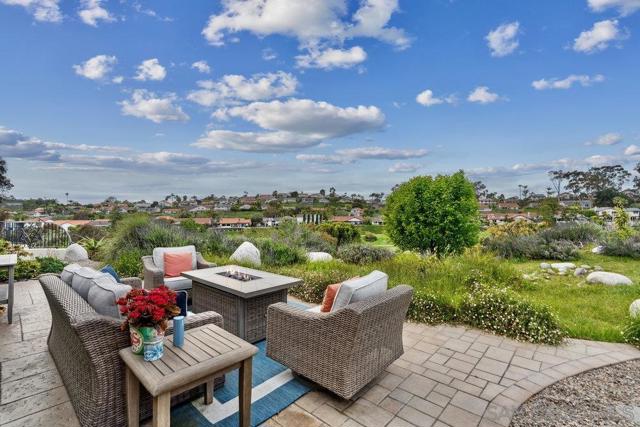 350 Punta Baja Dr, Solana Beach CA: https://media.crmls.org/mediaz/37cf7762-54e3-4567-978d-36e7e88a3a87.jpg