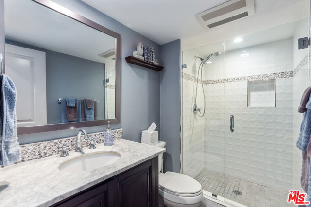 15161 Magnolia Boulevard, Sherman Oaks CA: https://media.crmls.org/mediaz/37cf7f98-fd9e-48a2-9f81-325d1df905cb.jpg