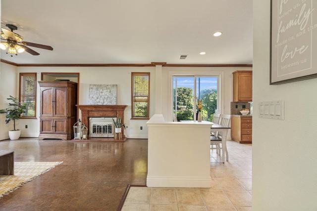 310 Via Vaquero Norte, San Juan Bautista CA: https://media.crmls.org/mediaz/37d01879-d9b0-4757-9305-801fc74ba9b1.jpg