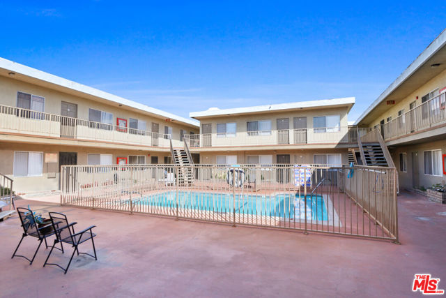 14108 Doty Avenue, Hawthorne CA: https://media.crmls.org/mediaz/37d1716d-cfb8-4a87-88fa-164d32fed8f3.jpg