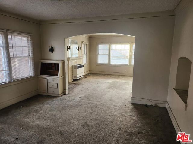 4260 S Figueroa Street, Los Angeles CA: https://media.crmls.org/mediaz/37d1ac0a-0c5e-4624-9792-900ffafe3f40.jpg