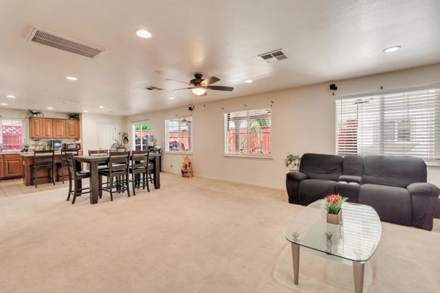 2385 N Mountainside Drive, Los Banos CA: https://media.crmls.org/mediaz/37d243f4-eca9-438a-87a8-94950e5f4bf7.jpg