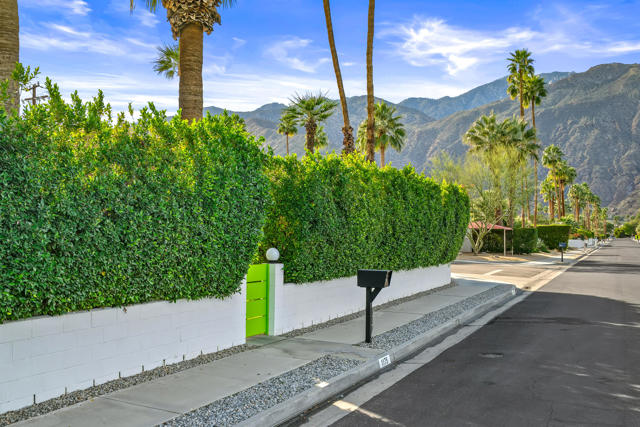 1175 E San Lucas Road, Palm Springs CA: https://media.crmls.org/mediaz/37d29715-5b77-4aec-92c6-d47cf13c7455.jpg