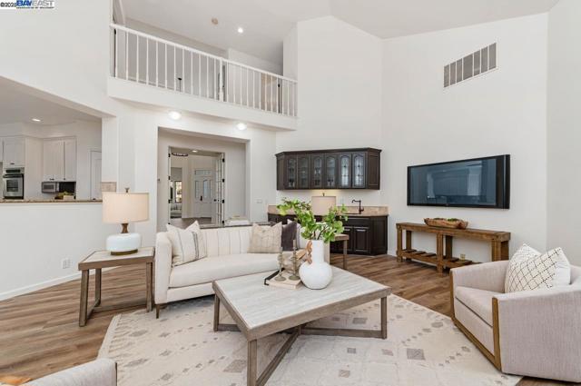 942 Finovino Ct, Pleasanton CA: https://media.crmls.org/mediaz/37d3cd72-bdac-4695-81d1-c6062054ed9f.jpg