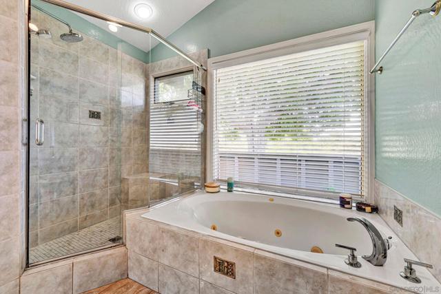 17505 Corte Lomas Verde, Poway CA: https://media.crmls.org/mediaz/37d3d689-c7e2-4a33-8aa1-f4542d954019.jpg