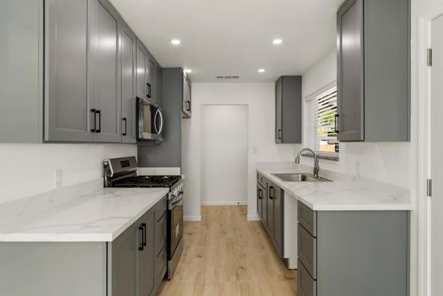 2621 Wood Violet Way, Sacramento CA: https://media.crmls.org/mediaz/37d41e0f-2d62-44aa-a734-d927041b3db9.jpg