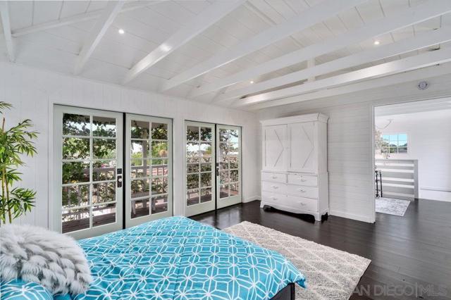 4154 Hill St, San Diego CA: https://media.crmls.org/mediaz/37d4c331-c134-4436-9ec5-a9a312d1ec29.jpg