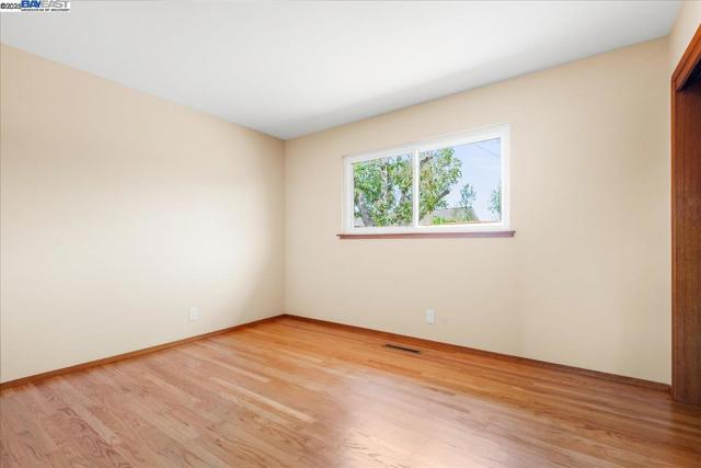 Image 18 of 26 For 5209 Waller Ave