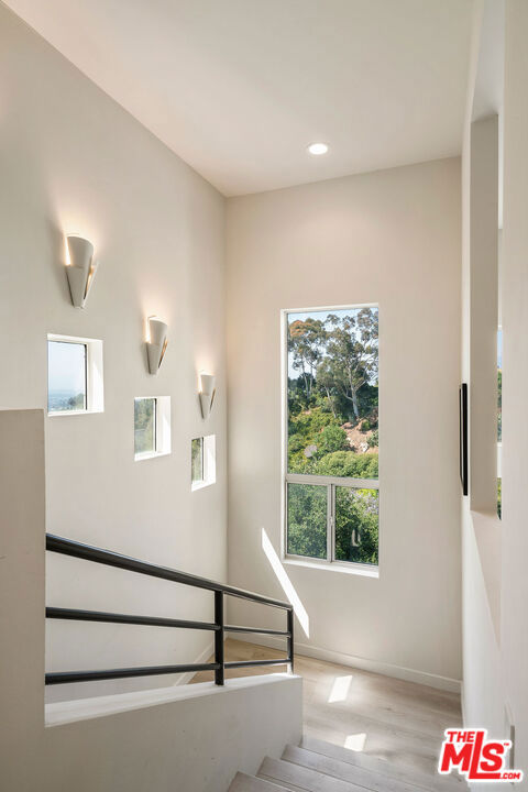 7209 Sunnydip Trail, Los Angeles CA: https://media.crmls.org/mediaz/37d62788-bb14-4ffa-a57c-f6773ba113cb.jpg