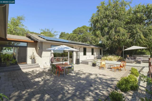 68 Terrace Rd, Walnut Creek CA: https://media.crmls.org/mediaz/37d696cf-054d-4cea-87cf-7f9e04bc49d7.jpg