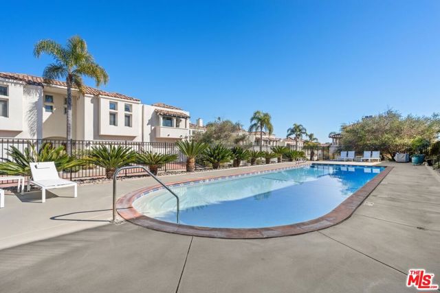 6435 Zumirez Drive, Malibu CA: https://media.crmls.org/mediaz/37d6c009-1a15-4304-bc79-a659f6f8c625.jpg