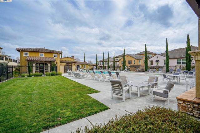3105 Vittoria Loop, Dublin CA: https://media.crmls.org/mediaz/37d6e686-16be-4ab3-b2d9-3d11d0a26fdd.jpg