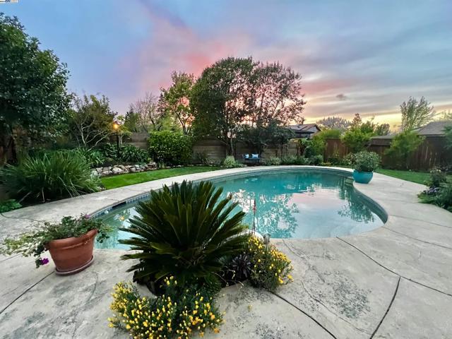 204 Franciscan Dr, Danville CA: https://media.crmls.org/mediaz/37d7b91c-7edd-40b4-888b-c589adf4ab08.jpg