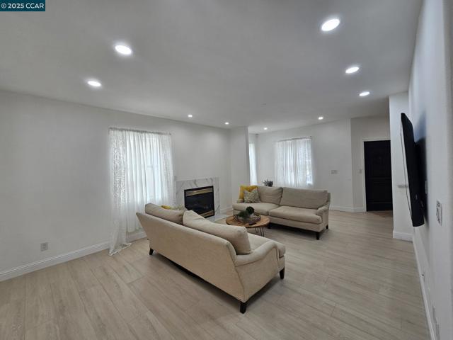 2785 Butters Dr, Oakland CA: https://media.crmls.org/mediaz/37d87566-263a-4e1e-ac3a-41d5693ad938.jpg