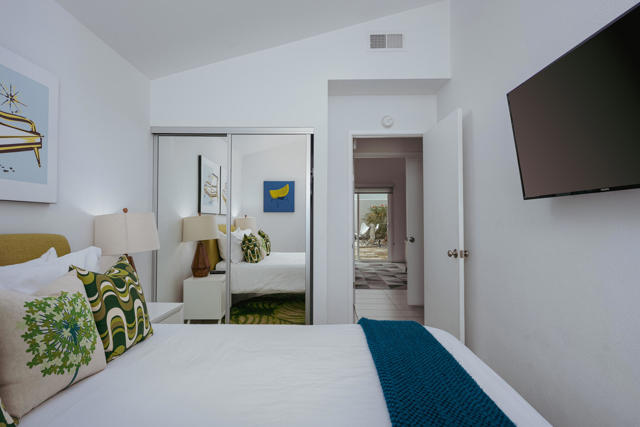 913 Arroyo Vista Drive, Palm Springs, CA 92264