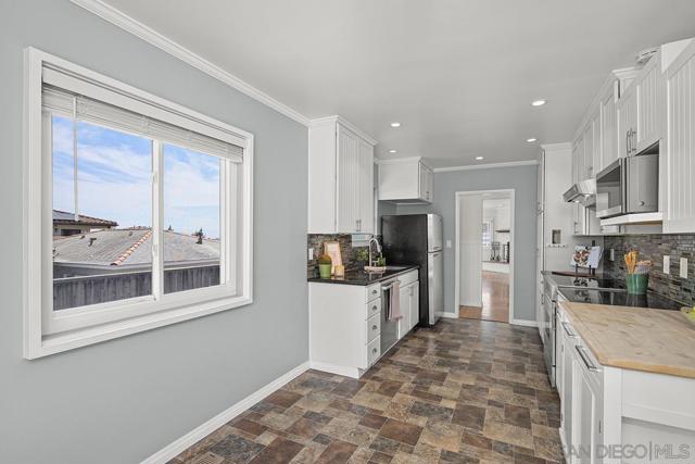 3428 Garrison St, San Diego CA: https://media.crmls.org/mediaz/37da2290-5ff4-448a-9d5b-ea4636ab68f6.jpg