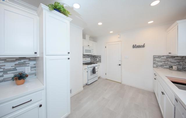 1430 Colin St, San Pablo CA: https://media.crmls.org/mediaz/37da3f8f-6570-4296-a982-929a2ce1524d.jpg