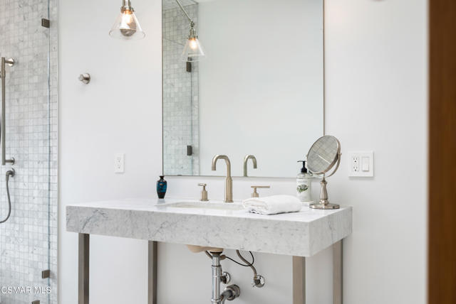 33433 Decker School Road, Malibu CA: https://media.crmls.org/mediaz/37daba1a-0f8d-4c1b-998f-a0eeaff0d1fb.jpg