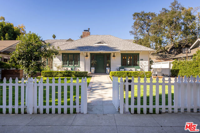 601 S Hudson Avenue, Pasadena CA: https://media.crmls.org/mediaz/37db0e4c-9eb7-4855-9465-9c9271c8c301.jpg