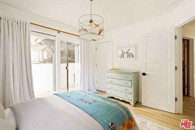 554 Mountain Green Drive, Calabasas CA: https://media.crmls.org/mediaz/37dbaefc-805a-4a23-8ac7-e11769b3e048.jpg