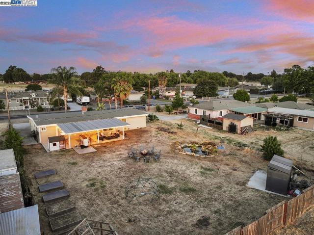 1941 Eden Plains Rd, Brentwood CA: https://media.crmls.org/mediaz/37dc3209-0f69-4ebc-902d-a9ce677a183e.jpg