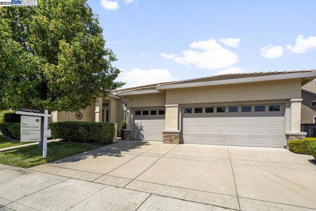 1123 Burghley Ln, Brentwood CA: https://media.crmls.org/mediaz/37dcb27e-79ad-4907-8c04-70f19a3782c8.jpg