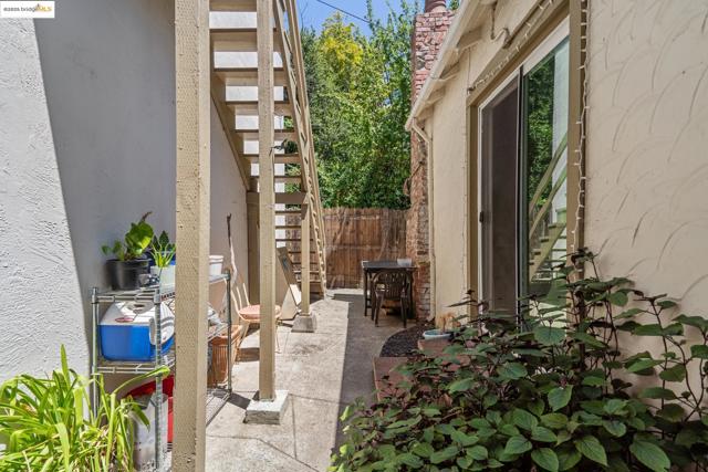 574 66th, Oakland CA: https://media.crmls.org/mediaz/37ddaa9c-6840-43fc-a166-164c8fe082fd.jpg