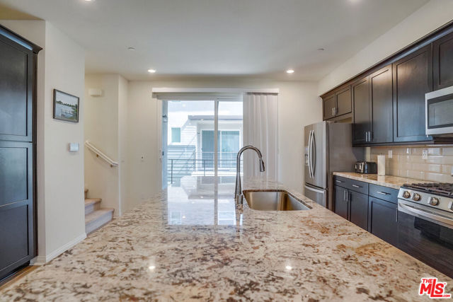 20619 Oakglen Lane, Winnetka CA: https://media.crmls.org/mediaz/37ddb8e4-272f-4d72-8f4d-f9f56a6faf60.jpg
