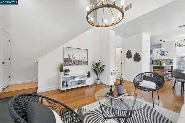 10708 Prince Royal Ct, Oakland CA: https://media.crmls.org/mediaz/37ddf754-e2e1-40df-8416-0b1d2a14c8c4.jpg