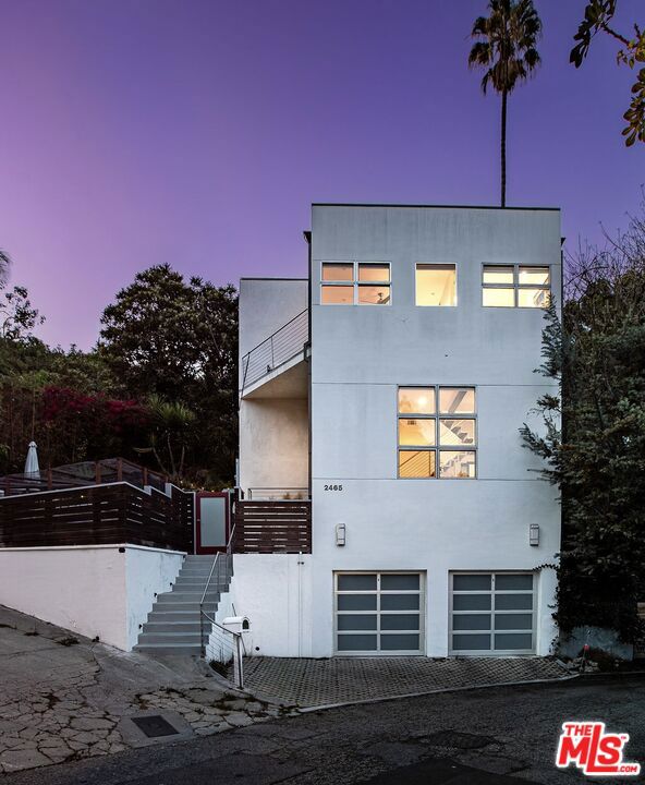 2465 N Gower Street, Los Angeles CA: https://media.crmls.org/mediaz/37de131a-06b2-4e0e-abfd-eded1574e10d.jpg