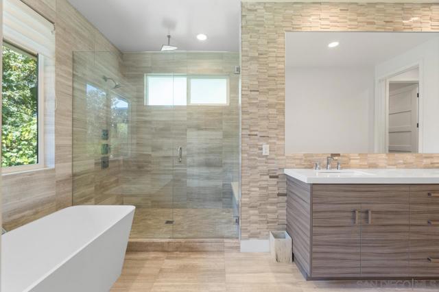 1180 Devonshire Dr, Encinitas CA: https://media.crmls.org/mediaz/37df1c7e-f87b-450e-805a-810ec88594e5.jpg