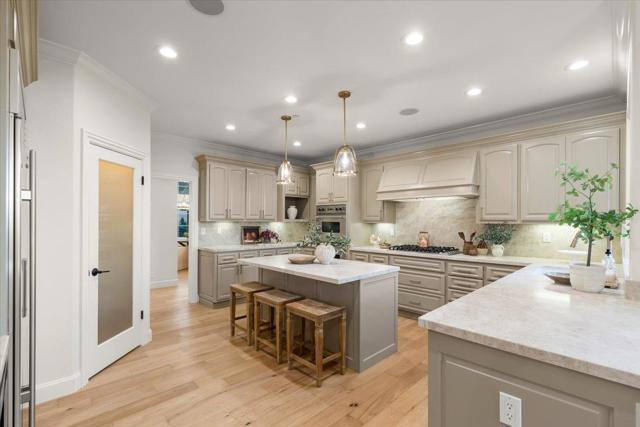 1750 Vista Del Sur, Gilroy CA: https://media.crmls.org/mediaz/37df568a-3ce1-4135-9385-dc114c05b527.jpg