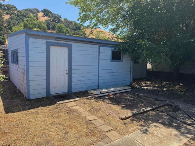 865 Old Canyon Road, Fremont CA: https://media.crmls.org/mediaz/37df6a04-4715-42bb-8085-fe039619f74d.jpg