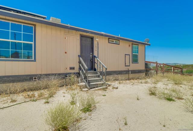 1696 Mary Joe Ln, Boulevard CA: https://media.crmls.org/mediaz/37dfe340-0abf-42bf-83ac-6ba75ff2ed2a.jpg